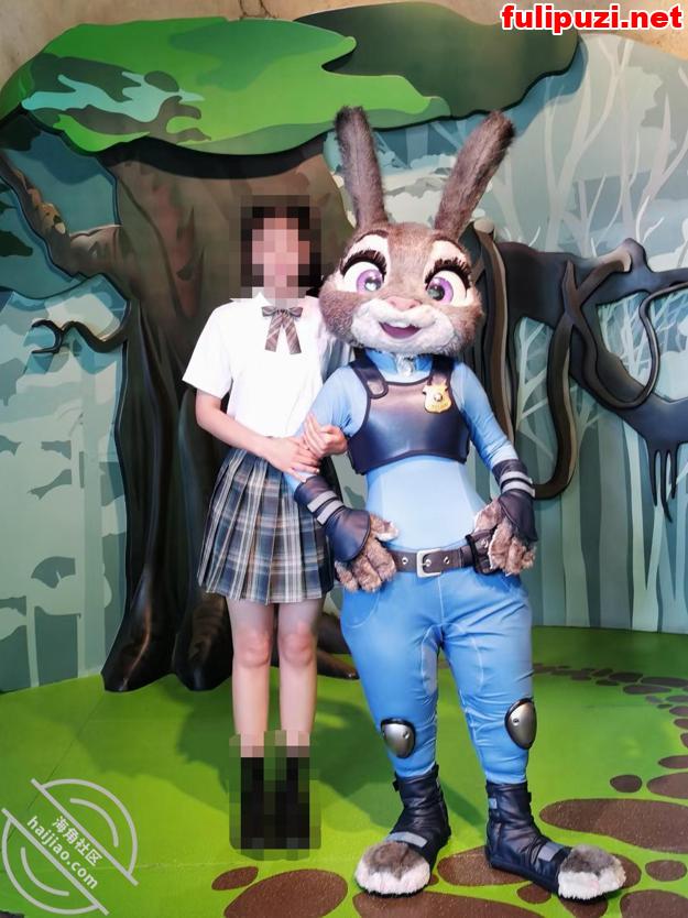 海角大神【梦想双飞老婆和小姨子】记录 反差淫妻撅起屁股扒开小穴给你【436P+7V/160M】
