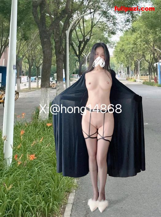 推特淫荡反差婊医生【hong14868】 高难度羞耻任务户外仰天露B请农民工拍照【12P+100V/156M】