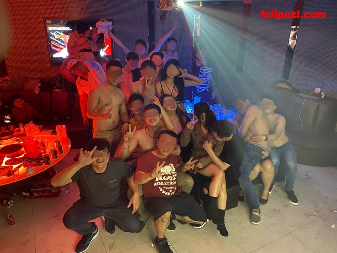 各种淫乱趴疯狂群P！ 台湾淫妻【高雄小野猫】推特露脸淫乱作品【947P+229V/853M】
