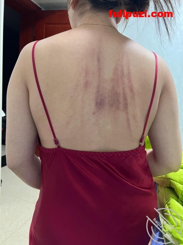 重磅！收费论坛超强乱伦首发！禽兽女婿把丈母娘调教成肉便器【189P+15V/1.29G】