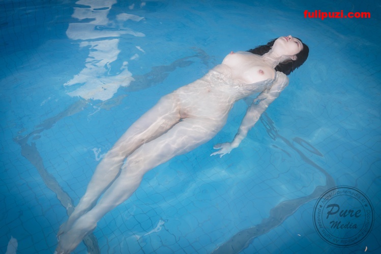 Pure Media模特Yeha韩系超顶高端大尺度摄影私拍 泳池女友美妙胴体鲜嫩阴户【157P+1V/300M】
