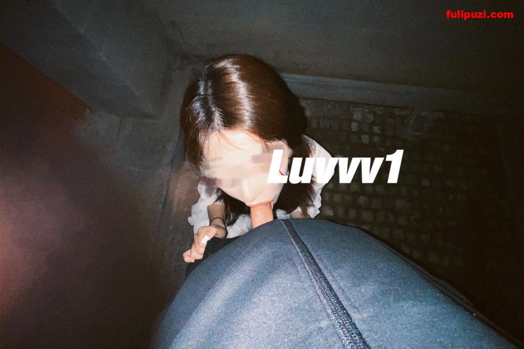 露出狂热爱好者【Luvvv1】推特绝版福利 极品大长腿露出&超强多人聚众淫乱【271P+52V/208M】