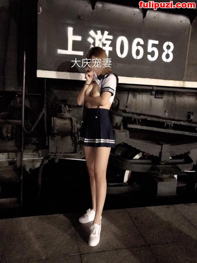 170大长腿淫妻【大庆宠妻】福利合集 户外露出单男3P异性SPA【308P+8V/181M】