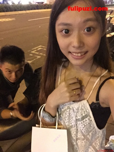 百度云泄密系列:大一大奶丰满胖胖的新生超漂亮网红女友【34P+7V/1.06G】