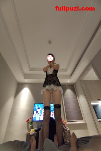 脱下学士服俯身为女仆！草榴大神【青青河上草】与173长腿女友的性爱记录【370P/1.54G】
