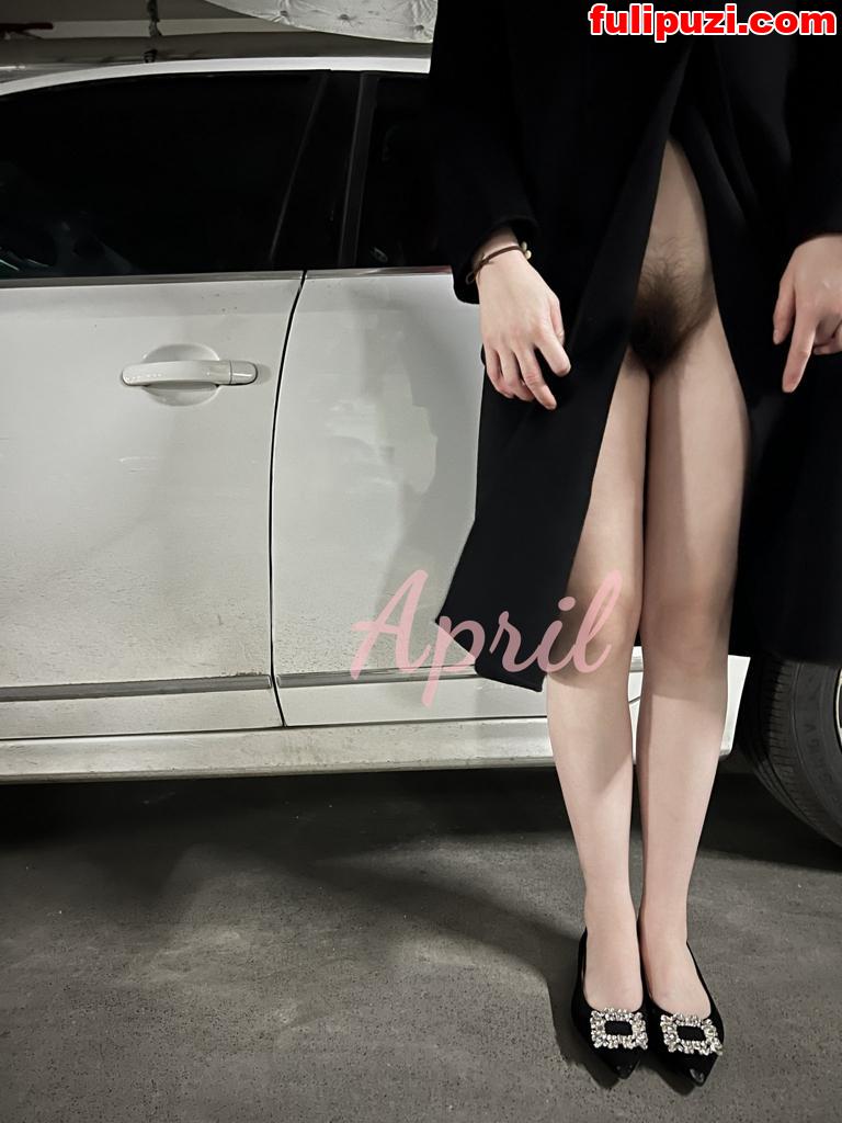 推特浪女【April】性爱啪啪啪福利合集 大长腿对着镜子后入被操的奶子乱颤【63P+63V/369M】