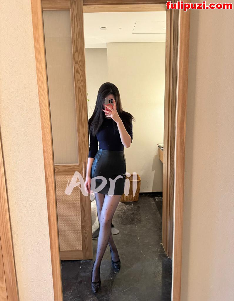 推特浪女【April】性爱啪啪啪福利合集 大长腿对着镜子后入被操的奶子乱颤【63P+63V/369M】