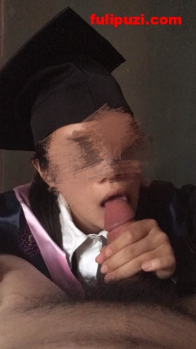 tumblr绝版系列：洗手台放尿+教室图书馆露出！老牌母狗性奴芝芝被各种虐【252P】