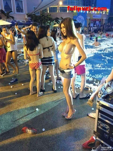 智慧与颜值并存！裤裆会发光的爆乳女程序员SexyCyborg两部套图合集【285P/60M】