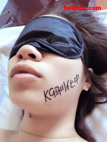 tumblr绝版系列：洗手台放尿+教室图书馆露出！老牌母狗性奴芝芝被各种虐【252P】