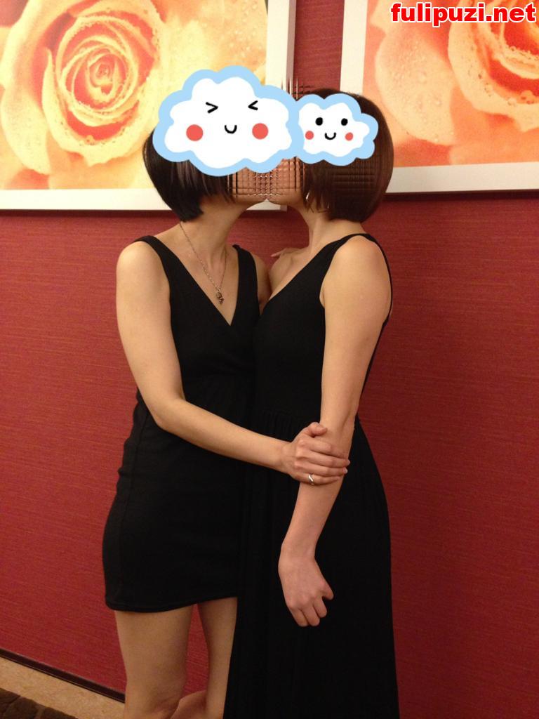 台湾健身couple【云儿爱健身】推特福利 极品身材女女互玩姐妹花户外露出【290P+5V/100M】