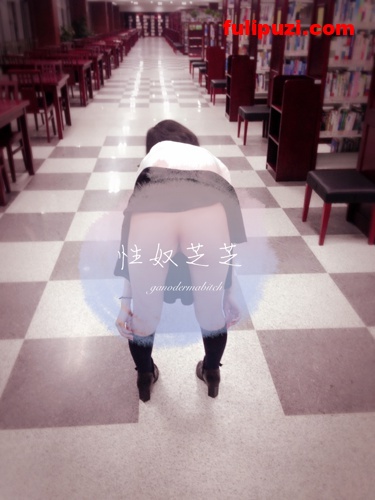 tumblr绝版系列：洗手台放尿+教室图书馆露出！老牌母狗性奴芝芝被各种虐【252P】