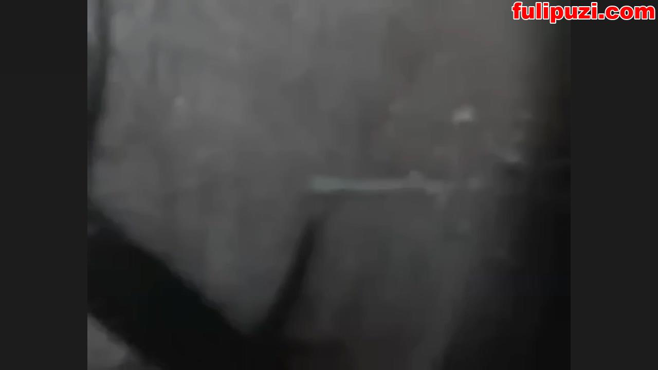 国产牛人！在公交车上偷偷涂鸦到美女头发上【7V/980M】