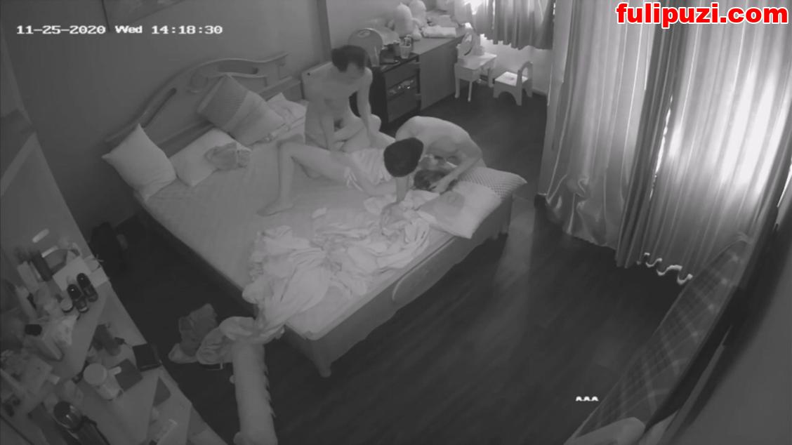 telegram精品家庭偷拍VIP电报群第二弹 外遇男偷吃不过瘾携好友一起操老婆【100V/20.7G】
