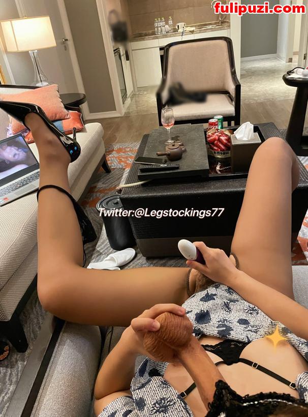 推特博主【Legstockings77】分享娇妻 丝袜美腿高跟控自慰调教啪啪啪【433P+104V/946M】