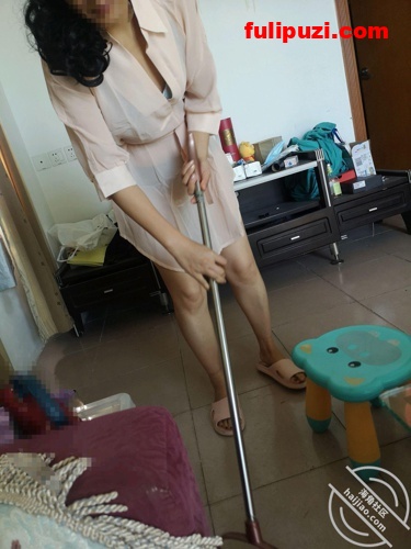 重磅！收费论坛超强乱伦首发! 海角八级大狂风历时三个月终于操了亲妈口暴刮毛！【143P+20V/1.5G】