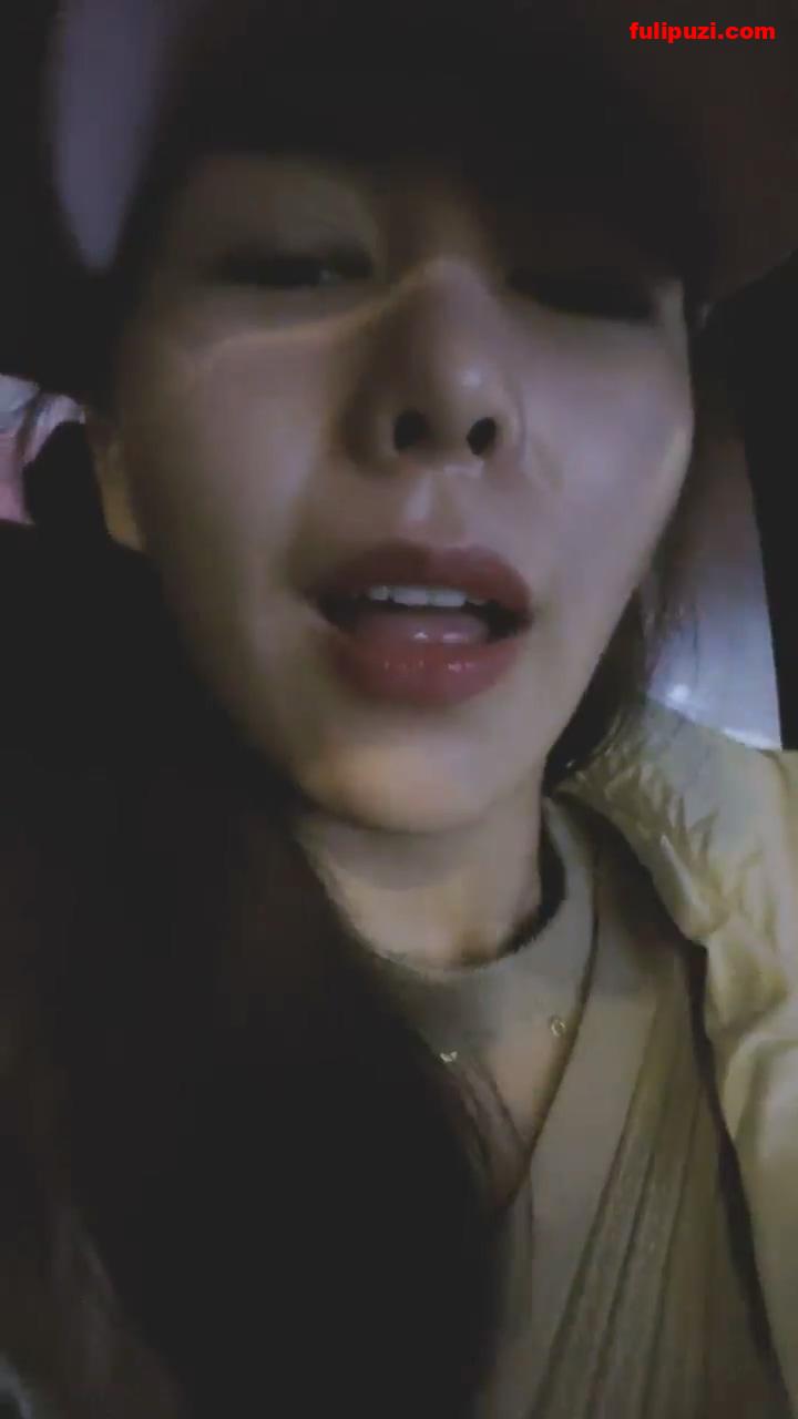 户外女王【户外小苏苏啊】足浴店SPA网吧勾搭路人车震野外啪啪【88V/50.5G】