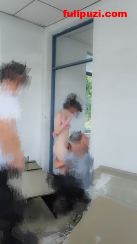 重磅首发！ 极品小母狗【嘉欣Jane小师妹】推特+论坛人前露出作品最全合集【2894P+15V/550M】