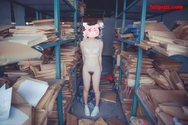 重磅首发！ 极品小母狗【嘉欣Jane小师妹】推特+论坛人前露出作品最全合集【2894P+15V/550M】