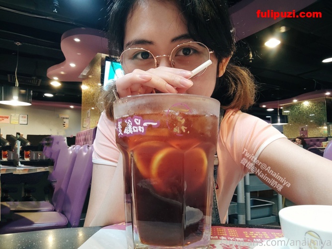 裸舞露出自慰喝尿各种整活！ 网红女神奶咪Onlyfans大尺度付费作品集【389P+92V/4.35G】
