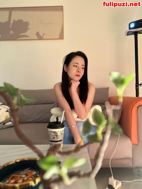 独家泄密流出系列第110弹9套合集 反差婊露脸女上位疯狂摇摆【935P+142V/9.24G】