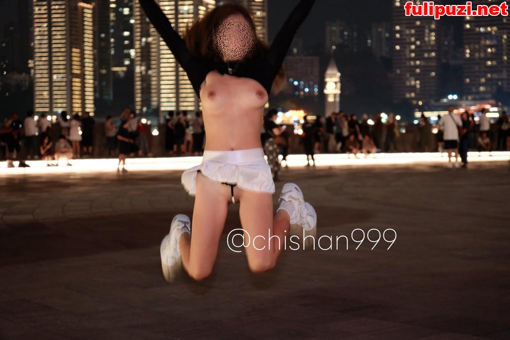 推特00后【chishan999】露出女神超强露出 齐B短裙真空透视装珍珠丁字裤挑战人前露出【166P+66V/1.91G】