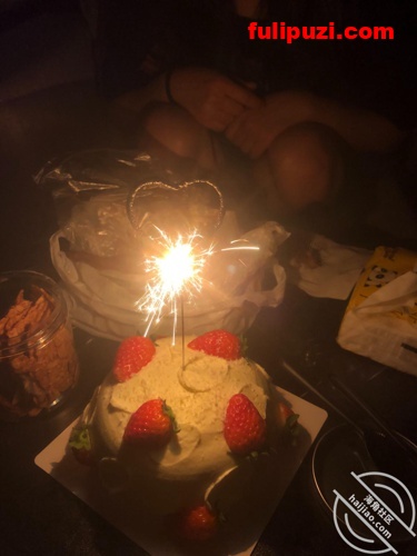 重磅！收费论坛超强乱伦首发 勾引借住的离异大表姐刺激跳跳糖口交【970P+18V/2.01G】
