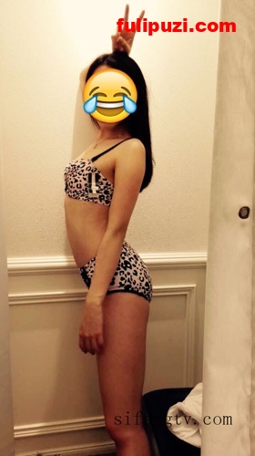 【大学萌妹定制自拍系列3】超清纯大学美女，身材超级棒，军训图挡不住颜值【40P+3V/1.5G】