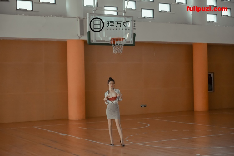 推特爆红的福利姬，理万姬 - 放课后の女教师上下合集【92P/360M】