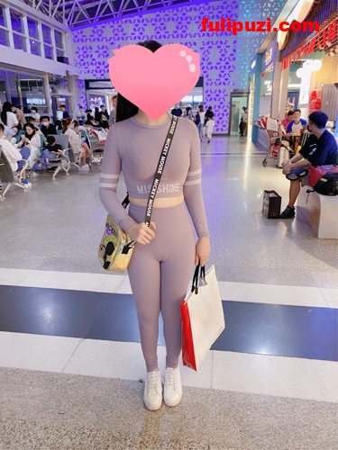 重磅首发！ 极品小母狗【嘉欣Jane小师妹】推特+论坛人前露出作品最全合集【2894P+15V/550M】