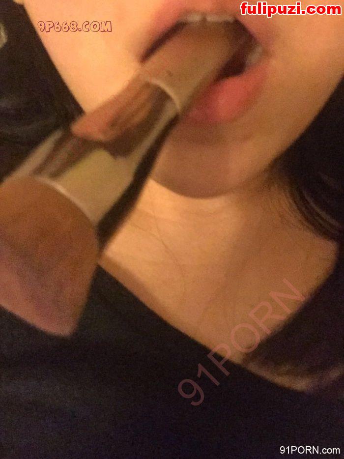 91论坛【偏执狂主人】绝版调教合集 幼师异物插逼露脸舔内裤吃淫水【3092/275M】
