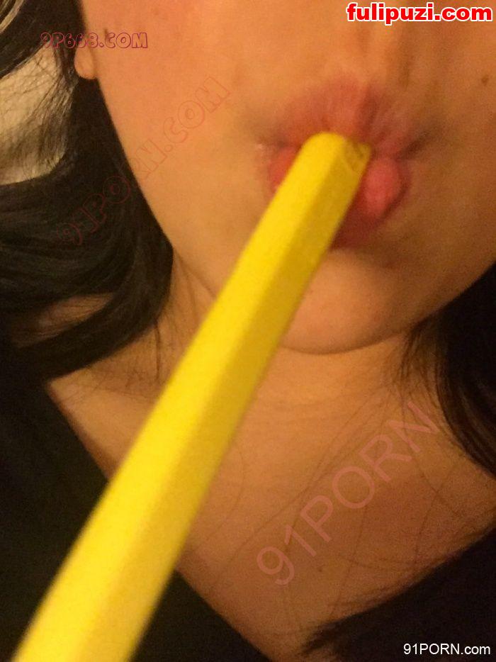 91论坛【偏执狂主人】绝版调教合集 幼师异物插逼露脸舔内裤吃淫水【3092/275M】