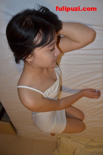 叶子2014.06.28大尺度私拍套图【75P/455M】