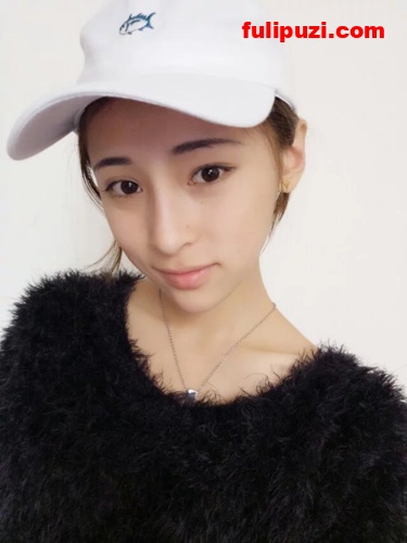 坑女友精选：时尚潮人高颜值小姐姐私密自拍流出【126P/10M】