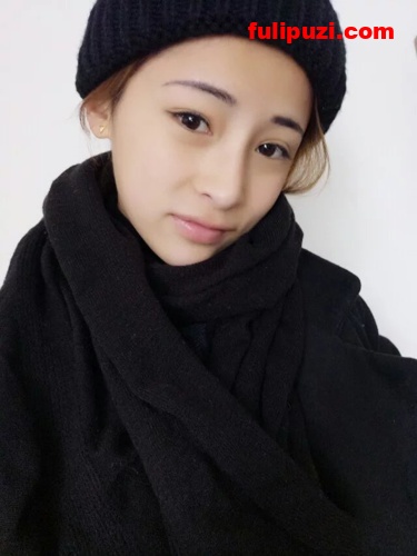 坑女友精选：时尚潮人高颜值小姐姐私密自拍流出【126P/10M】