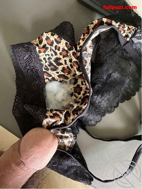 海角【姐姐的奶味】乱伦合集 姐姐喝多了超级狂野边回答妈妈边给我吃鸡巴【1100P+78V/10.33G】