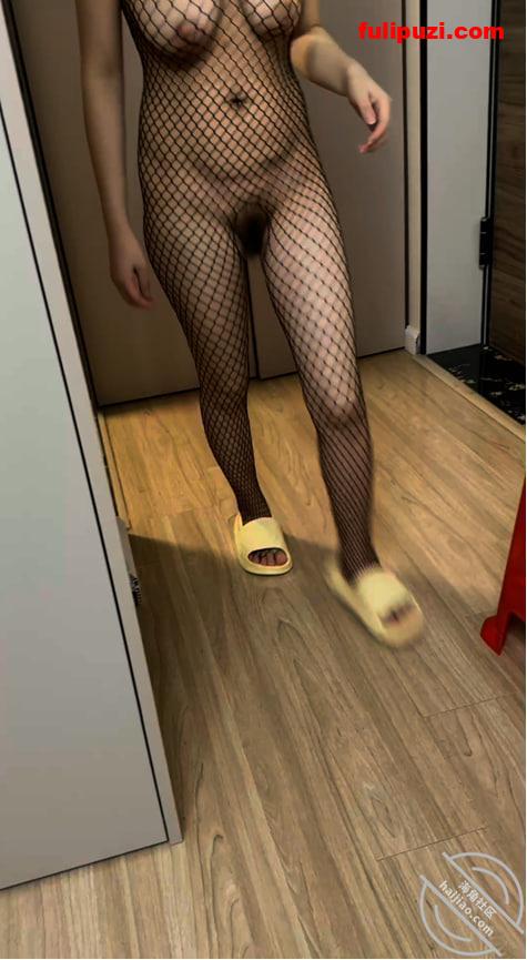 海角【姐姐的奶味】乱伦合集 姐姐喝多了超级狂野边回答妈妈边给我吃鸡巴【1100P+78V/10.33G】