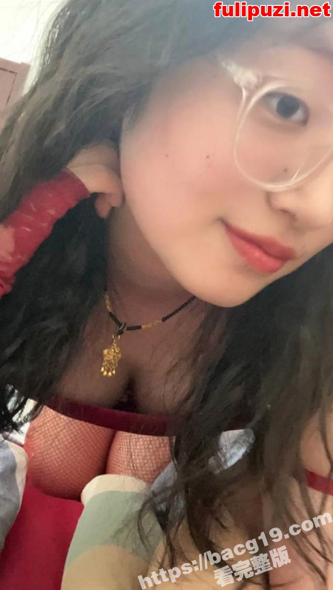 【反差泄密】极度淫荡眼镜婊穿黑丝连体衣被男友调教爆射两部曲【20P+12V/684M】