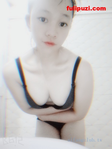 泄密系列：00后学妹的最新诱惑自拍流出[3516P/2.84G]