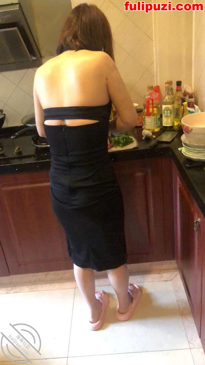 海角大神调教贤惠丈母娘合集 带兄弟来操丈母娘三洞齐开舔肛颜射【265P+16V/1.74G】