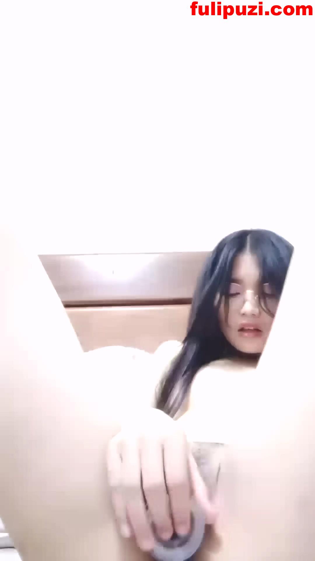 在校女大学生【困困兔】眼镜女学生情趣装道具自慰狂插合集【77.6G】
