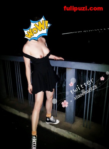 真空出行胸前激凸惹人遐想！推特大胸女神小恩爱绝版露出自拍作品集【88P+5V/33M】