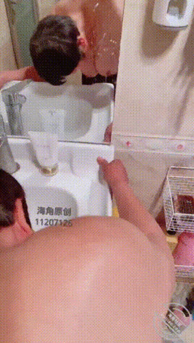 神人！与妈妈乱伦被外婆发现后续！卫生间中出60岁外婆和妈妈老家山林野战【71P+17V/1.14G】