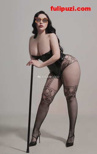绿茶网红美女炎炎猪价值388元定制+推特作品 浑圆蜜桃臀让人流鼻血稀有露三点【30P+28V/224M】