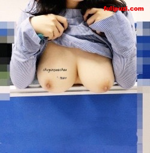 tumblr绝版系列：大胸母狗爱露出！ 极品乳神人妻horn-dog露出作品集【128P/23M】