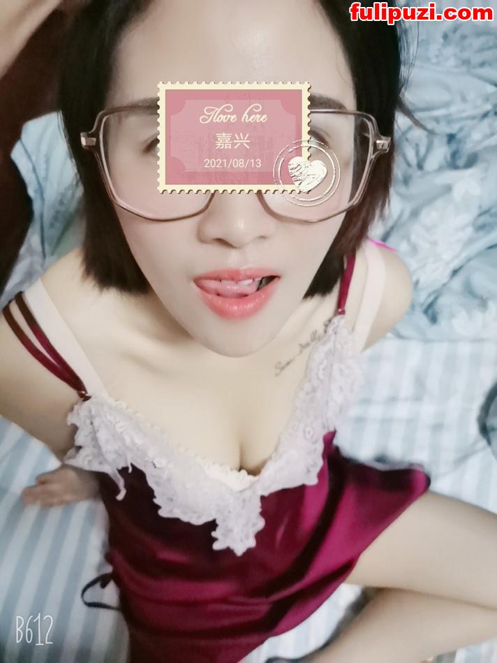 推特【嘉兴夫妻】绝版淫妻福利 户外露出群P淫乱女女互搞异物插B【595P+80V/319M】