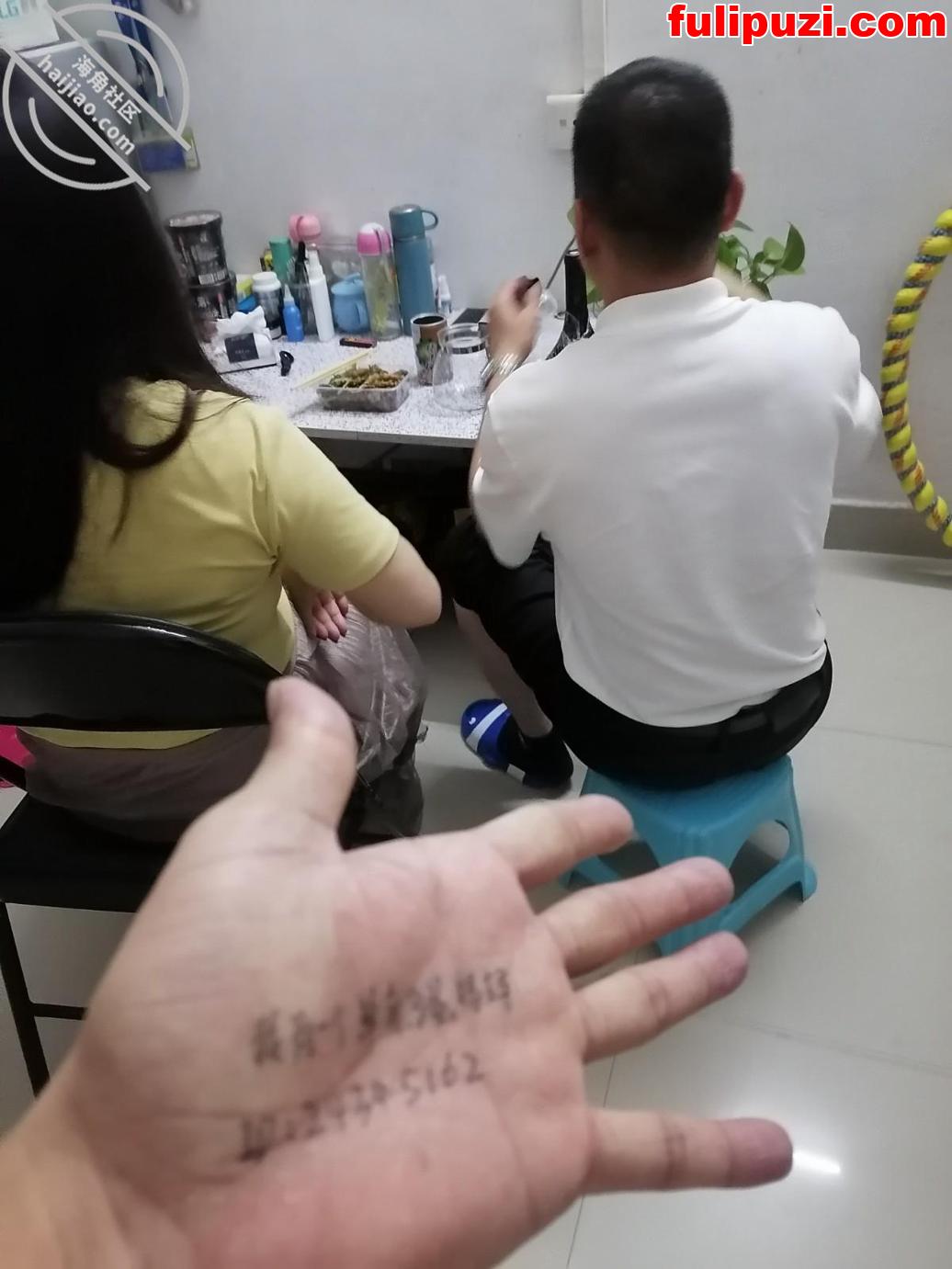 海角大神【极品骚母亲】乱母合集 老妈被后爸内射欲求不满意外成就了逆天父子3P局【460P/+19V/2.3G】