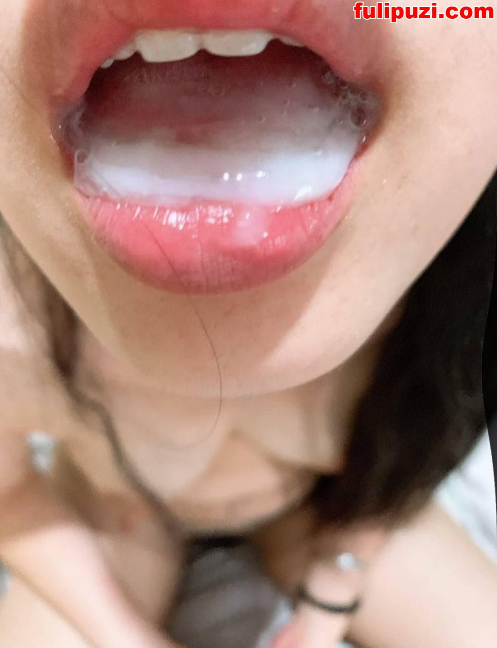 妓妻少妇【小怪兽】推特福利 肤白貌美高冷御姐前凸后翘花式做爱【1300+340V/1.83G】