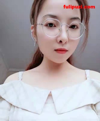 极品泄密福利！ 福州超反差初中眼镜女老师家中和光头情人啪啪流出【42P+8V/4.33G】