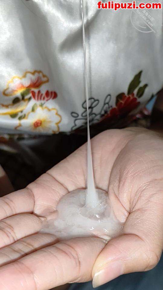 海角【相依为命的母子】乱伦合集 妈妈边包饺子边坐在我的鸡巴上扭动【130P+8V/1.95G】